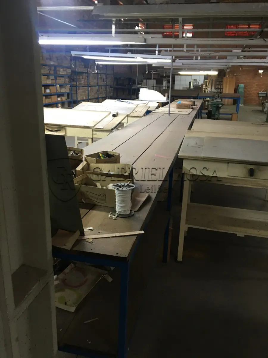 LOTE 128 - Bancada de trabalho