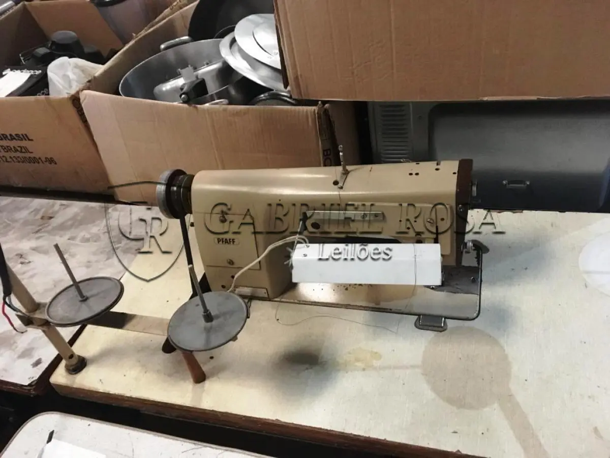 LOTE 026 - Máquinas de costura( 02 un )