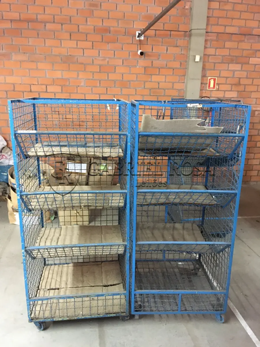 LOTE 127 - Carro metálico com nichos( 07 un )