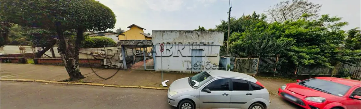 LOTE 001 - Uma casa mista de aproximadamente 48m², com padrão simples de construção e área coberta de 20m², e o respectivo terreno com 314,82 m², situada na Rua João Wendelino Hennemann, nº 579 - Bairro Rondônia - Novo Hamburgo/RS. Registrada sob matrícula nº 56.162