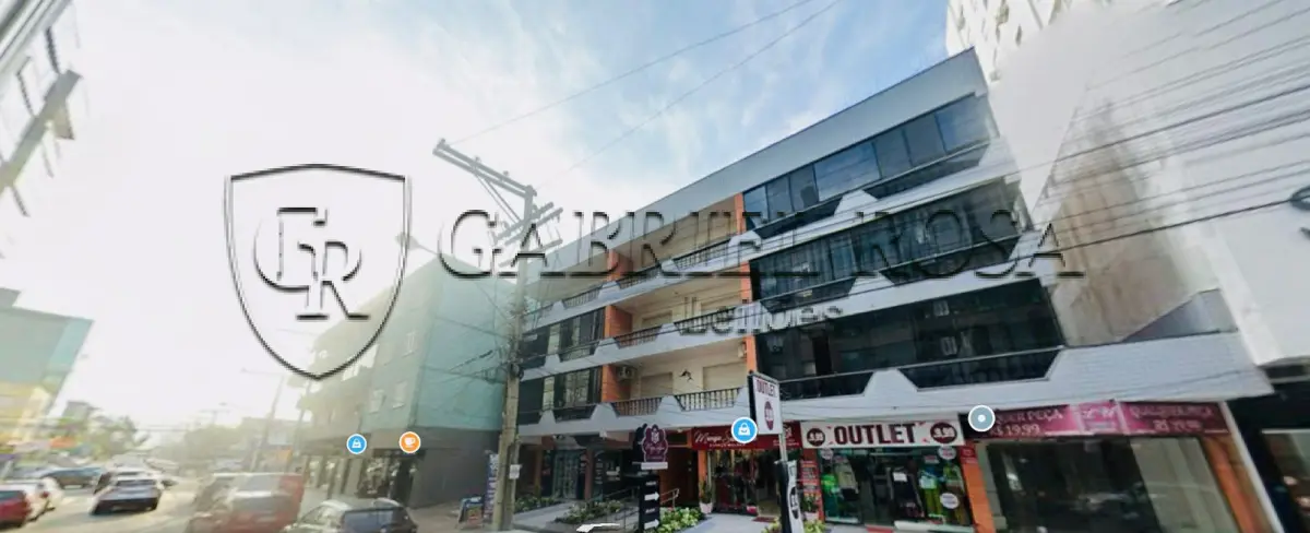 LOTE 003 - Apartamento nº 202 do Edifício Dona Angélica, localizado no 1º andar ou 2º pavimento, composto de jantar, estar, 2 dormitórios, sendo 1 com banheiro privativo, banheiro social, haal, cozinha, dependência de empregada, área de serviço e sacada, tem área real de 133,240 M², situado na Rua Maranguab, nº 503 - Centro - Capão da Canoa/RS. Registrado sob matrícula 9.854