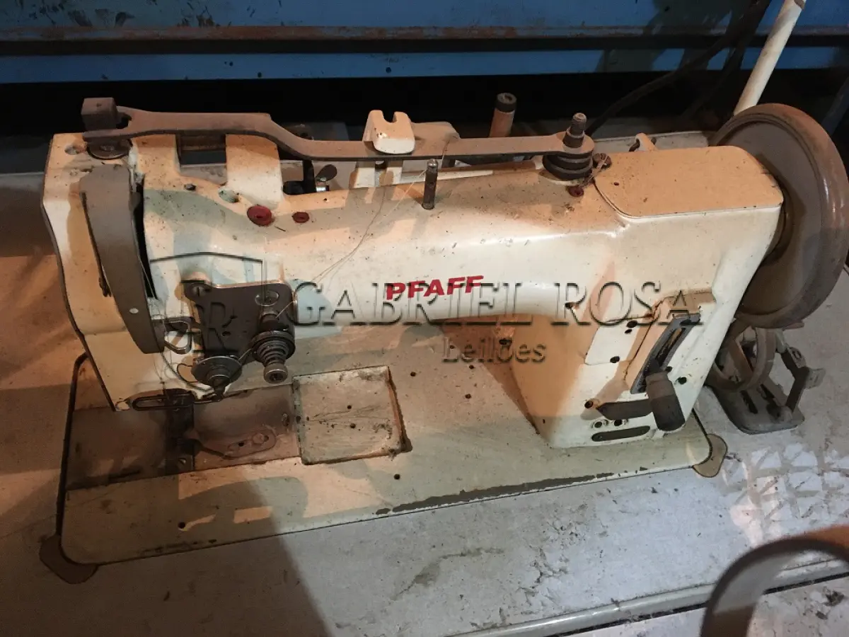 LOTE 098 - Máquinas de costura( 02 un )