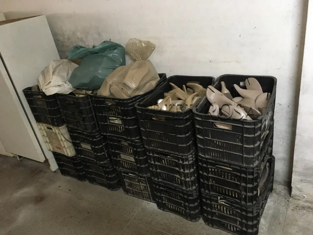 LOTE 165 - Sucata de formas