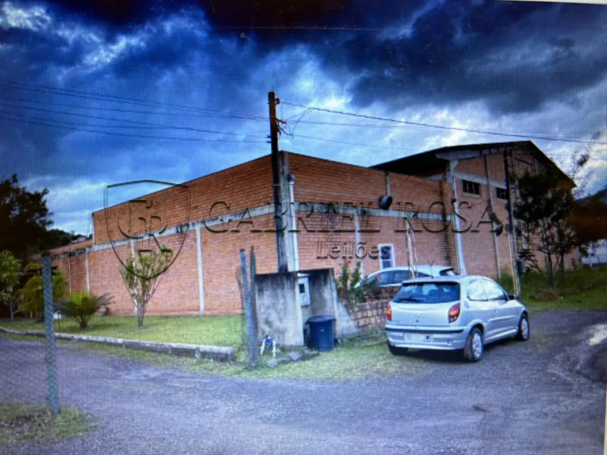 LOTE 001 - Prédio Industrial com área de 900,00 m², e o respectivo terreno com área de 1.842,00 m², situado na Rua Pedro Trott, nº 680, Bairro Figueira, Igrejinha/RS.  Matrícula nº 12.040 do Registro de Imóveis de Igrejinha/RS, e do Cadastro Imobiliário nº 121851 da Prefeitura Municipal de Igrejinha/RS.  A construção em alvenaria que existe no referido imóvel não encontra-se averbada.