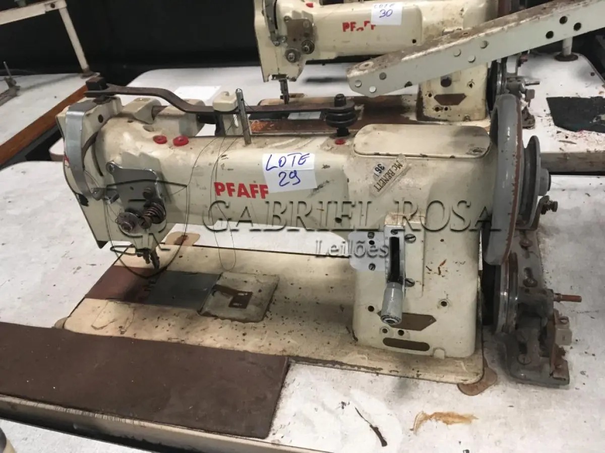 LOTE 029 - Máquinas de costura( 02 un )
