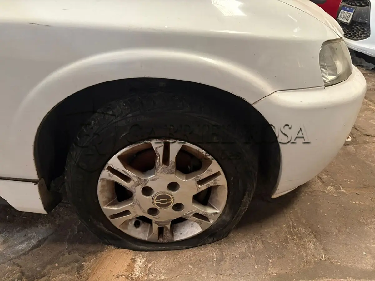 LOTE 002 - Chevrolet Celta 4P Spirit Flex, Ano/Modelo: 2005/2006, Cor: Branca, Placa: IMV4697