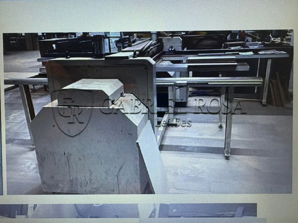 LOTE 002 - 01 Máquina seccionadora horizontal para cortar chapas grandes de MDF, MDP, Marca SCM TECMATIC, Modelo fit 45, cor branca, ano 2012