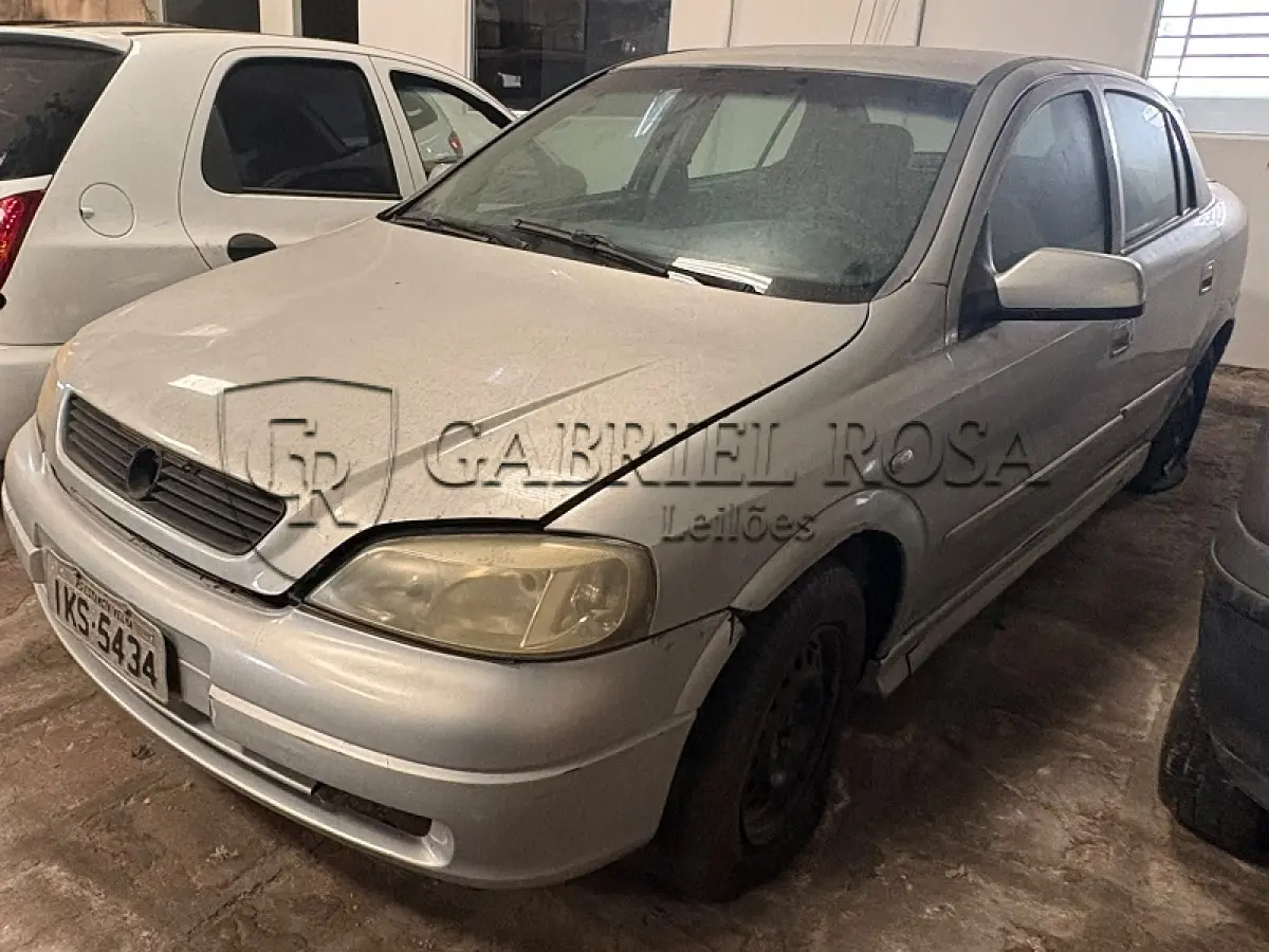 LOTE 002 - GM/Astra Sedan CD Gasolina 2002/2002, Cor: Prata, Placa: IKS5434