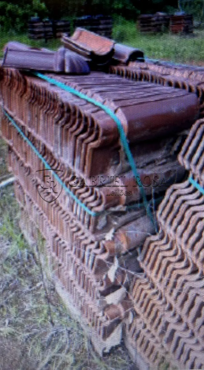 LOTE 003 - 13.800 (treze mil e oitocentas) telhas esmaltadas, modelo portuguesas de variadas cores( caramelo, café e pinhão)