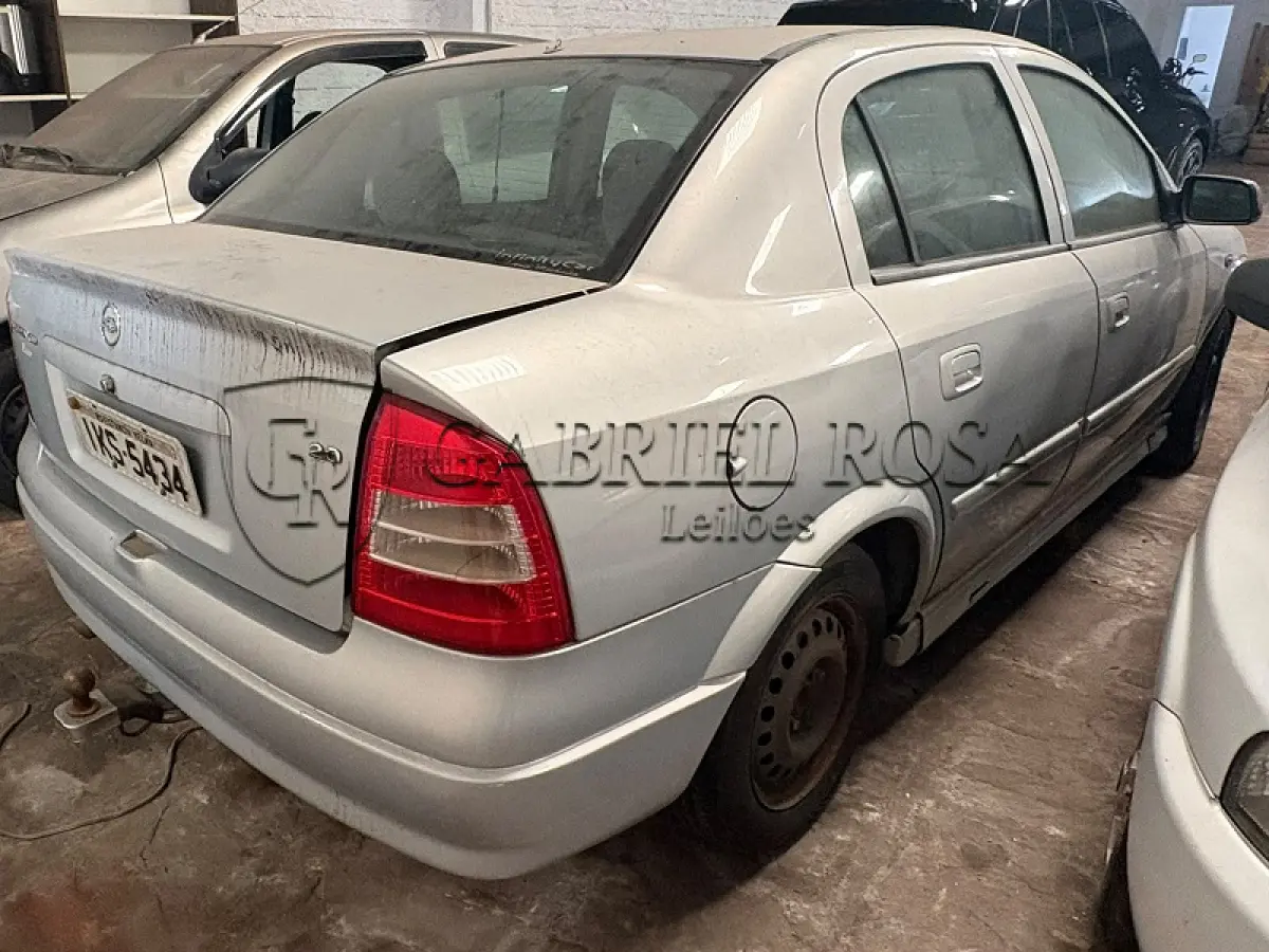 LOTE 002 - GM/Astra Sedan CD Gasolina 2002/2002, Cor: Prata, Placa: IKS5434