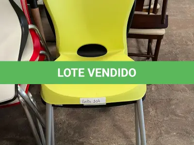 LOTE 104 - Cadeiras