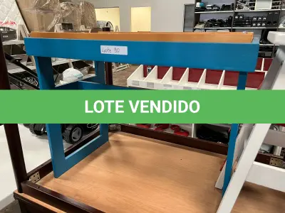 LOTE 090 - Aparador