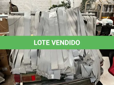 LOTE 187 - Persianas usadas e aspirador