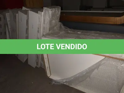 LOTE 209 - Móveis