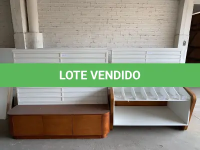 LOTE 214 - Expositores