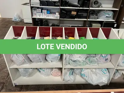 LOTE 013 - Expositores usados