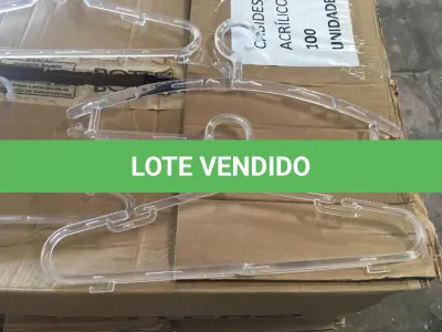 LOTE 008 - Cabides(699 un), Manequins(74 un) e outros