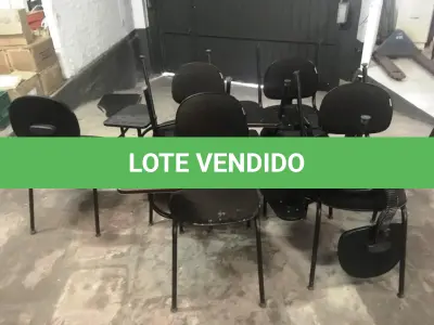 LOTE 011 - Cadeira modelo universitária( 08 un )