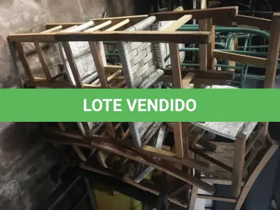 LOTE 010 - Cadeiras de madeira( 13 un )