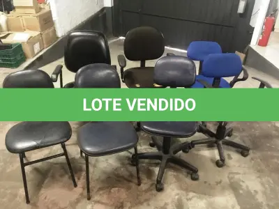 LOTE 012 - Cadeiras modelos diversos( 20 un )