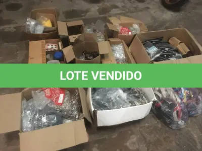 LOTE 051 - Botões, Rebites, Zipers, Fivelas e outros