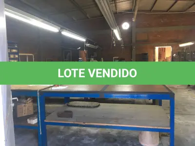 LOTE 136 - Mesas, bancadas e balção de trabalho( 13 un )