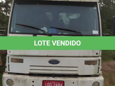 LOTE 004 - Caminhão Ford Cargo 2428 E Diesel 2008 com Guindaste Munck(marca TKA), Carroceria Aberta/Mec Operacinal, Cor Branca, Placa IOO2484. Características Especiais: Terceiro Eixo: Origem: Adaptado