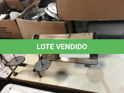 LOTE 026 - Máquinas de costura( 02 un )