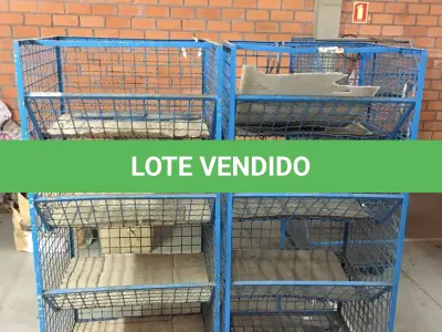 LOTE 127 - Carro metálico com nichos( 07 un )