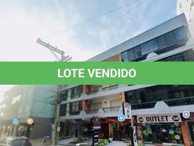 LOTE 003 - Apartamento nº 202 do Edifício Dona Angélica, localizado no 1º andar ou 2º pavimento, composto de jantar, estar, 2 dormitórios, sendo 1 com banheiro privativo, banheiro social, haal, cozinha, dependência de empregada, área de serviço e sacada, tem área real de 133,240 M², situado na Rua Maranguab, nº 503 - Centro - Capão da Canoa/RS. Registrado sob matrícula 9.854