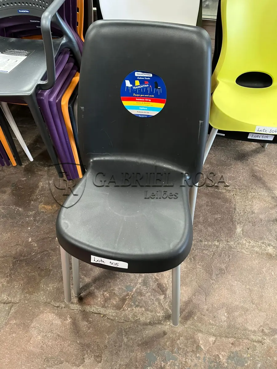 LOTE 105 - Cadeiras