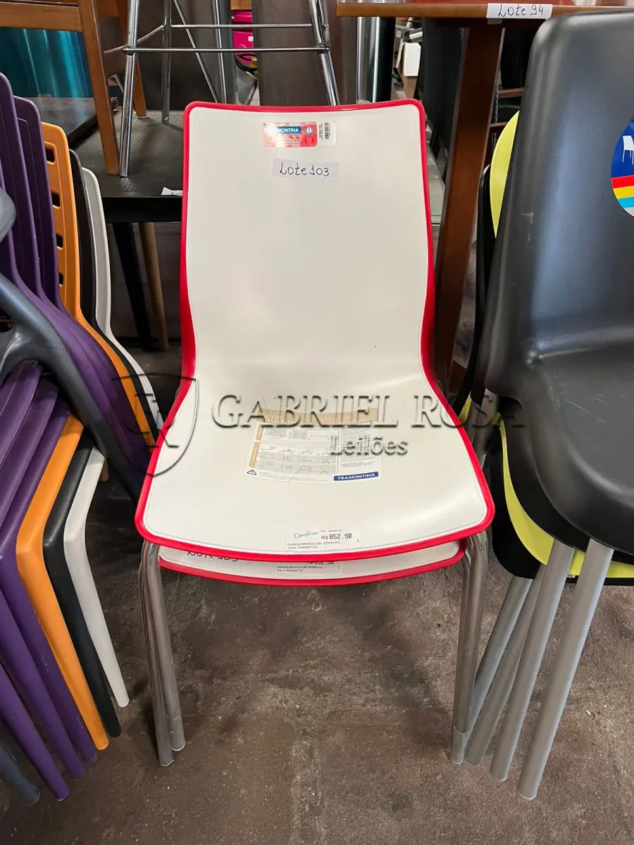 LOTE 103 - Cadeiras