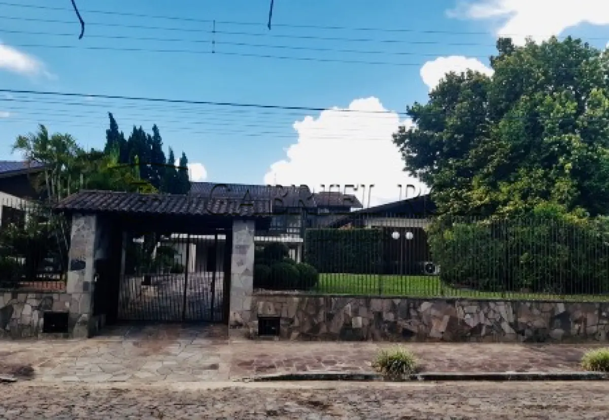 LOTE 002 - UMA CASA DE ALVENARIA, COM A ÁREA DE 164,83M2, SOB Nº 251 DA RUA HENRIQUE DIAS E A RESPECTIVA ÁREA DE TERRAS, COM 1.664,00M2, SITUADA NO BAIRRO LIRA, EM ESTÂNCIA VELHA/RS