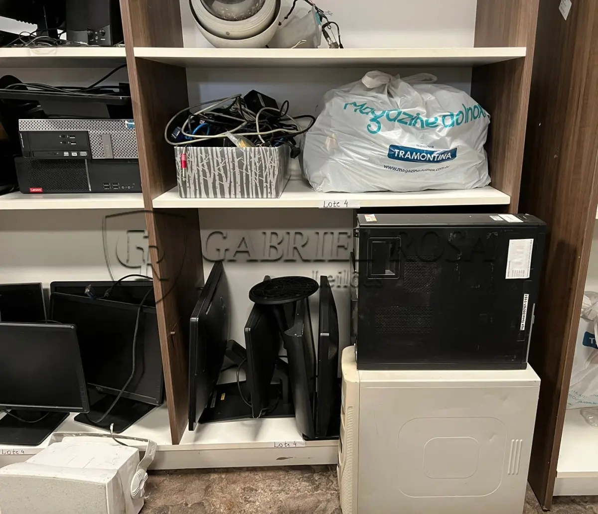 LOTE 004 - Estabilizadores, monitores, CPU, teclados, mouse, entre outros