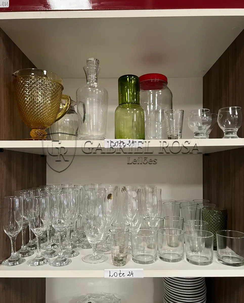 LOTE 024 - Copos, jarras, entre outros