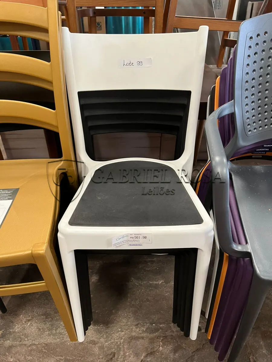 LOTE 099 - Cadeira
