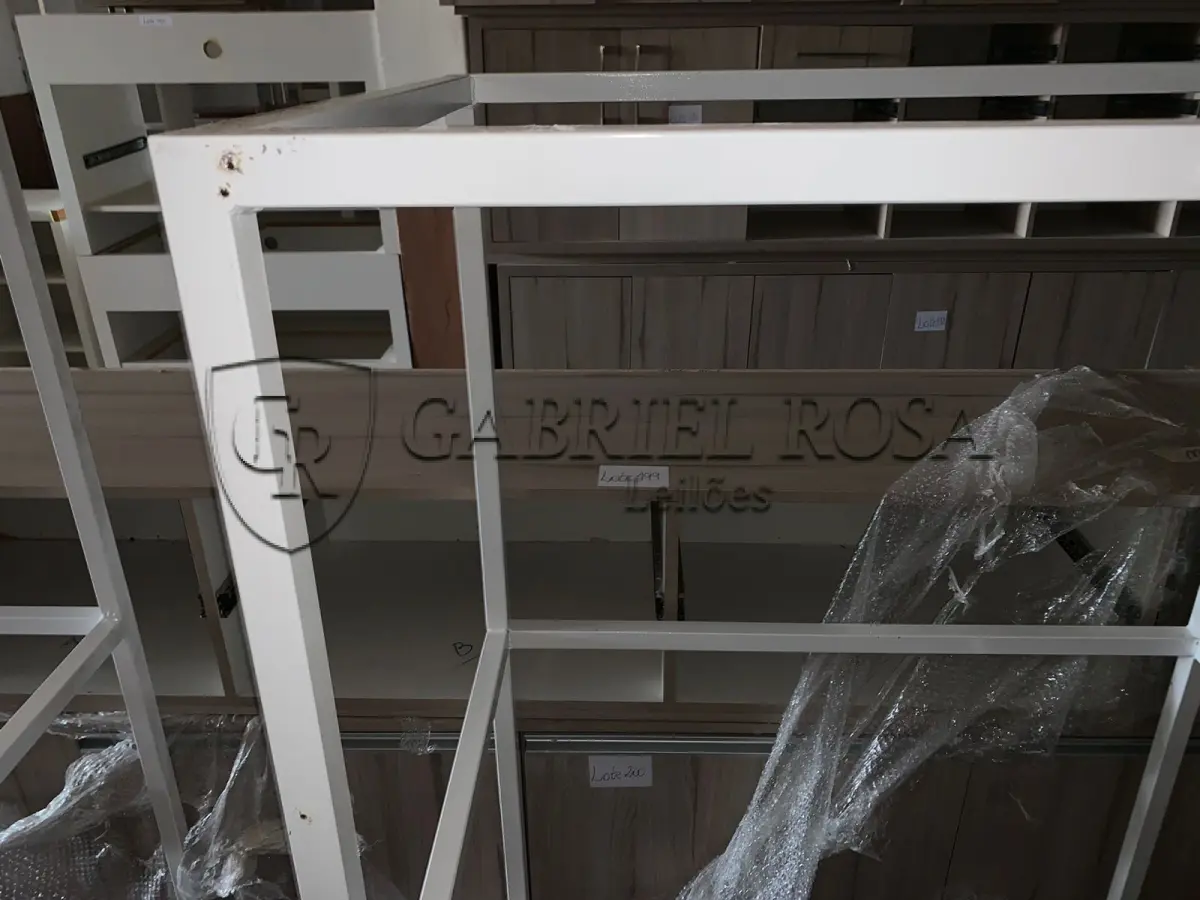 LOTE 199 - Móveis usados