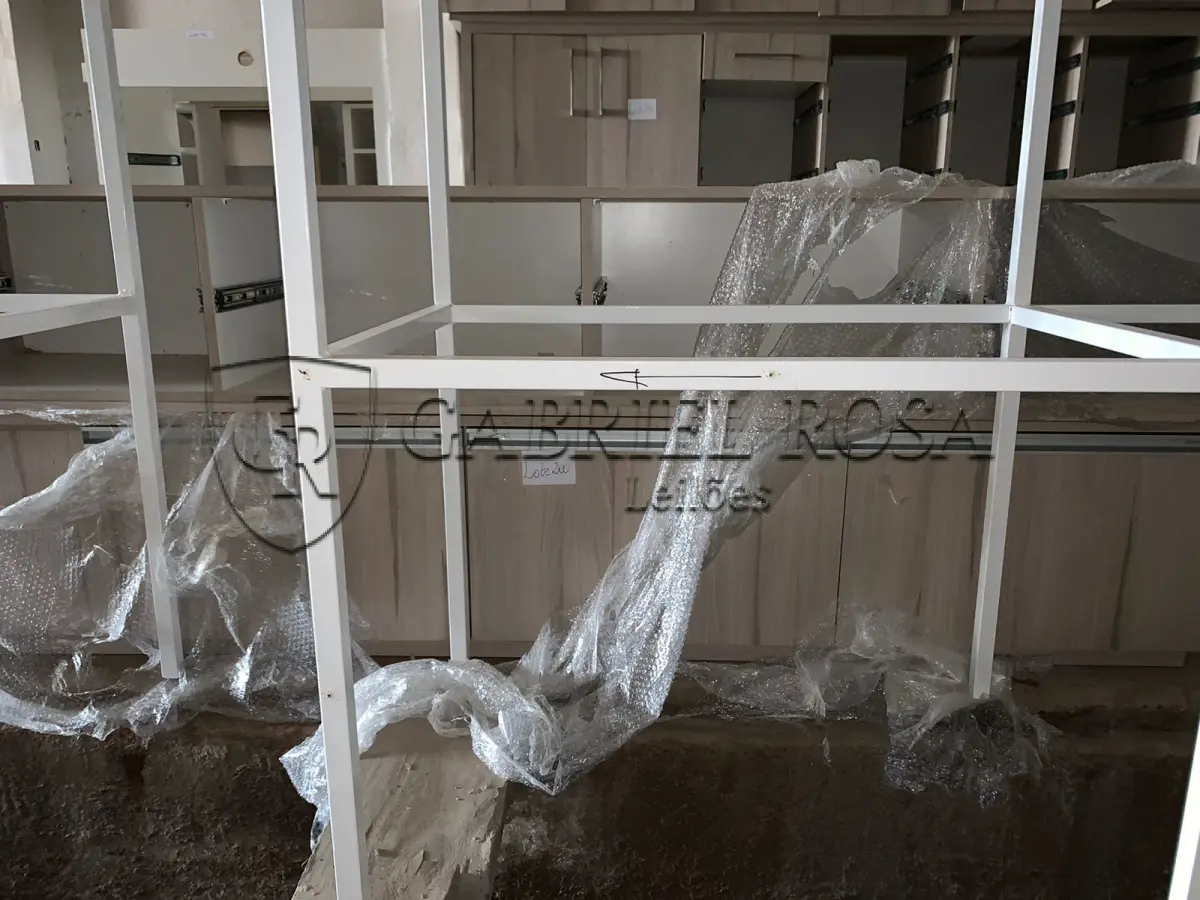 LOTE 200 - Móveis usados