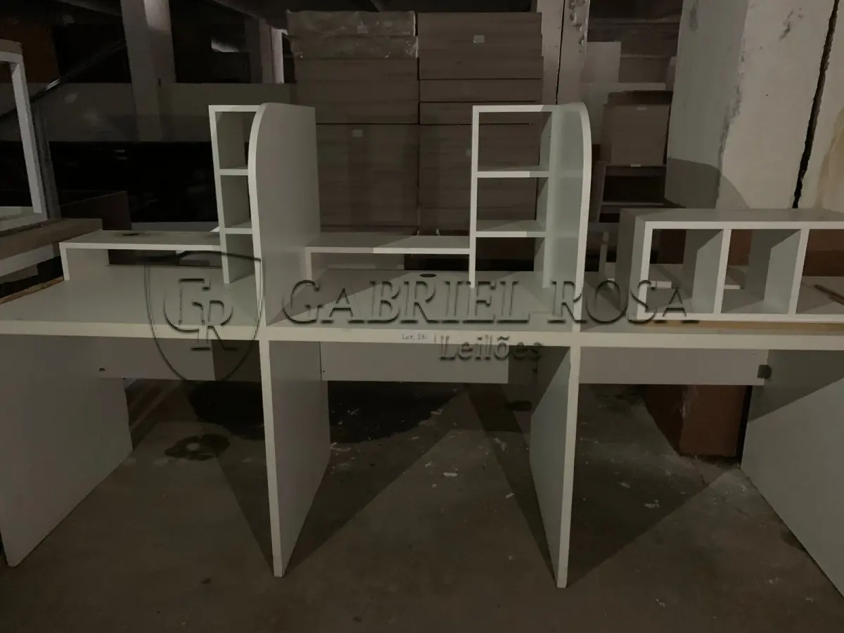 LOTE 014 - Móveis em MDF usados