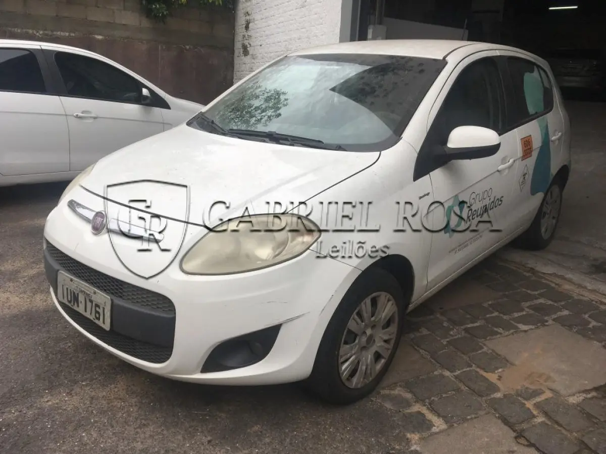 LOTE 016 - Fiat Palio Essence 1.6 Dualogic Flex 5P 2013/2014, Cor Branca, Placa IUN1761