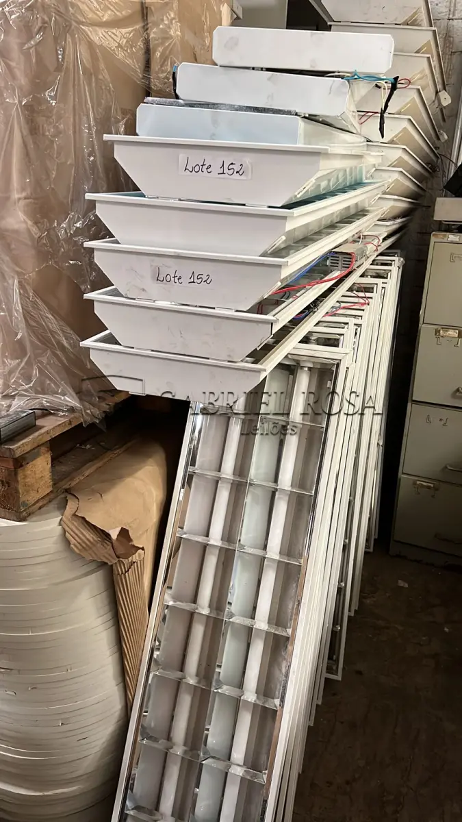 LOTE 152 - Luminárias