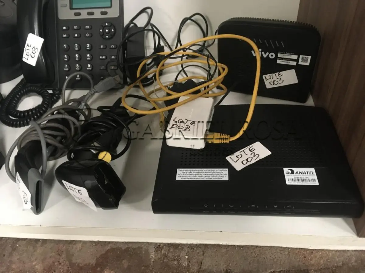 LOTE 003 - Estabilizador, modem, telefone entre outros