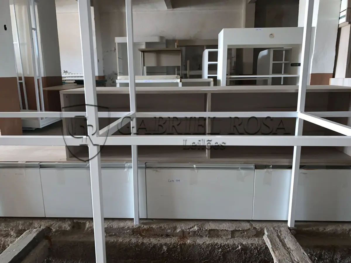 LOTE 199 - Móveis usados