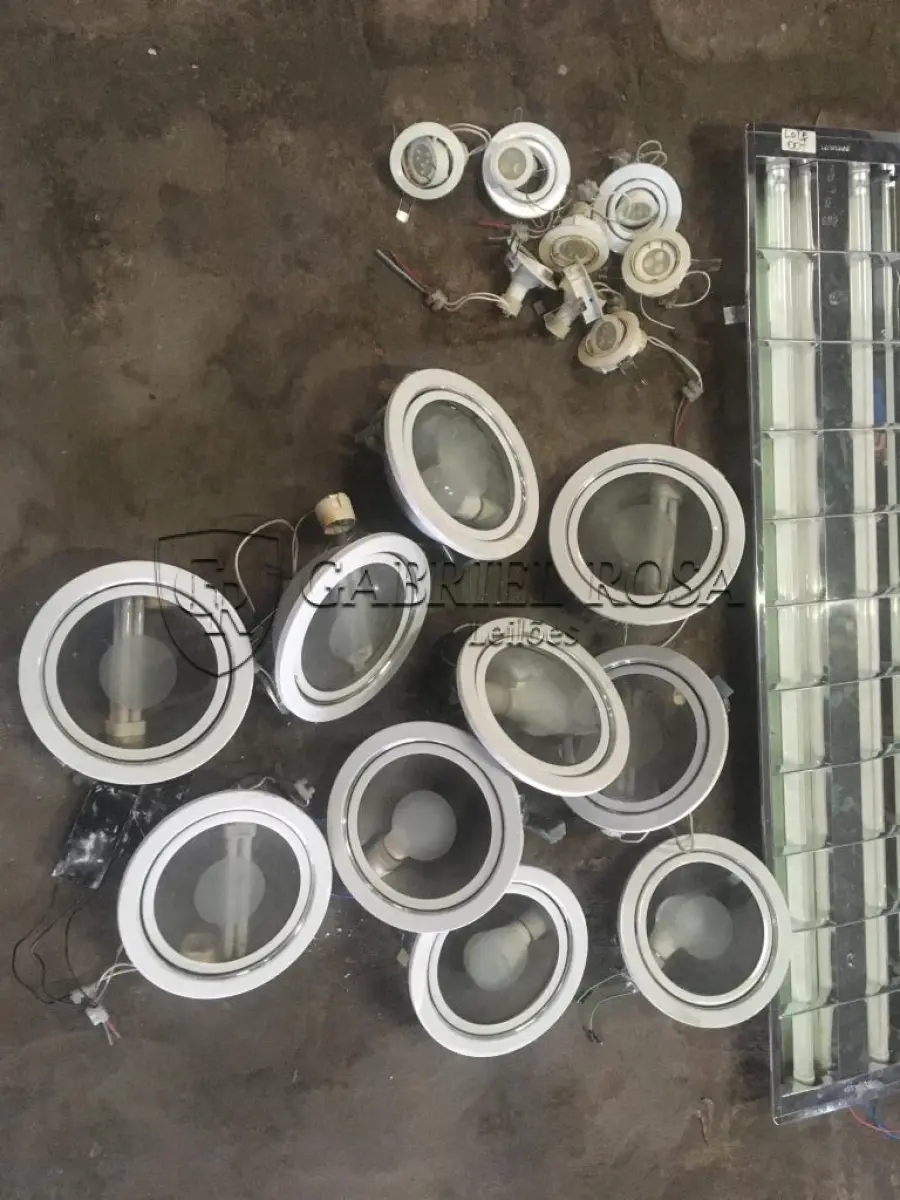 LOTE 007 - Luminarias e refletores