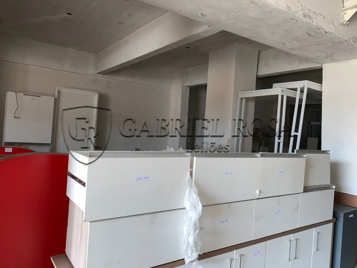 LOTE 199 - Móveis usados