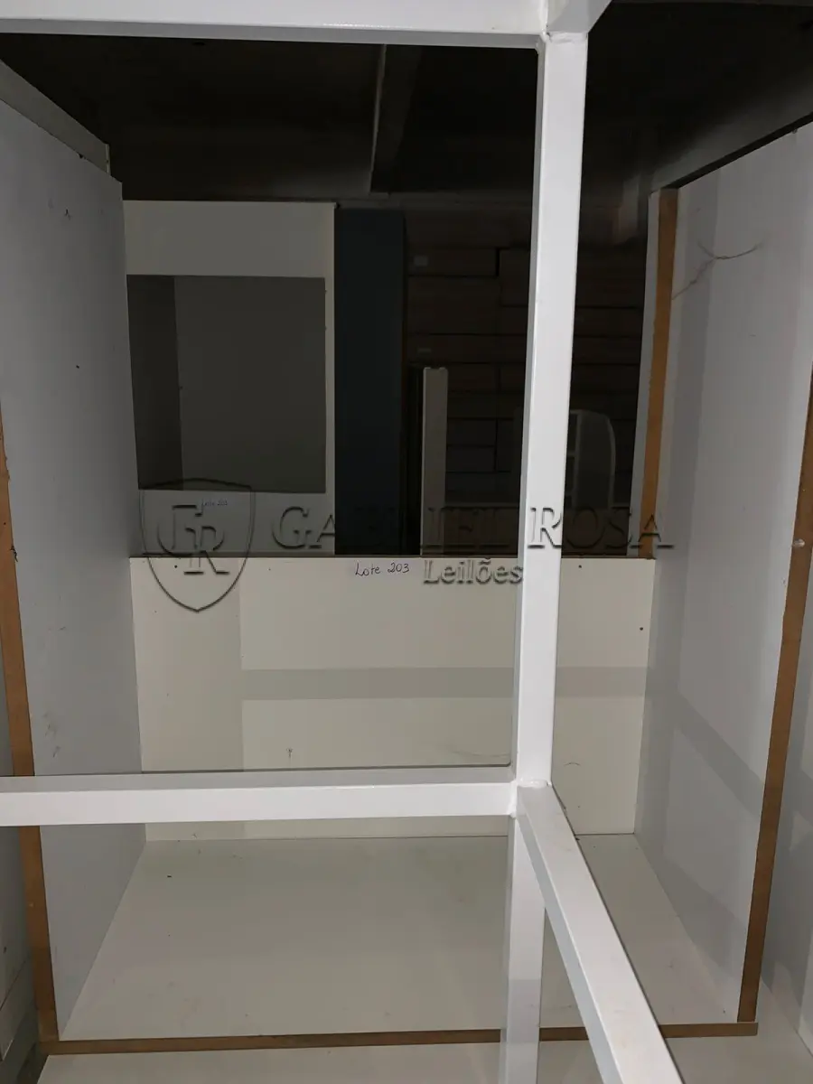 LOTE 203 - Móveis usados