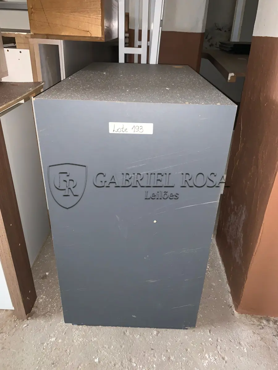 LOTE 193 - Móveis usados