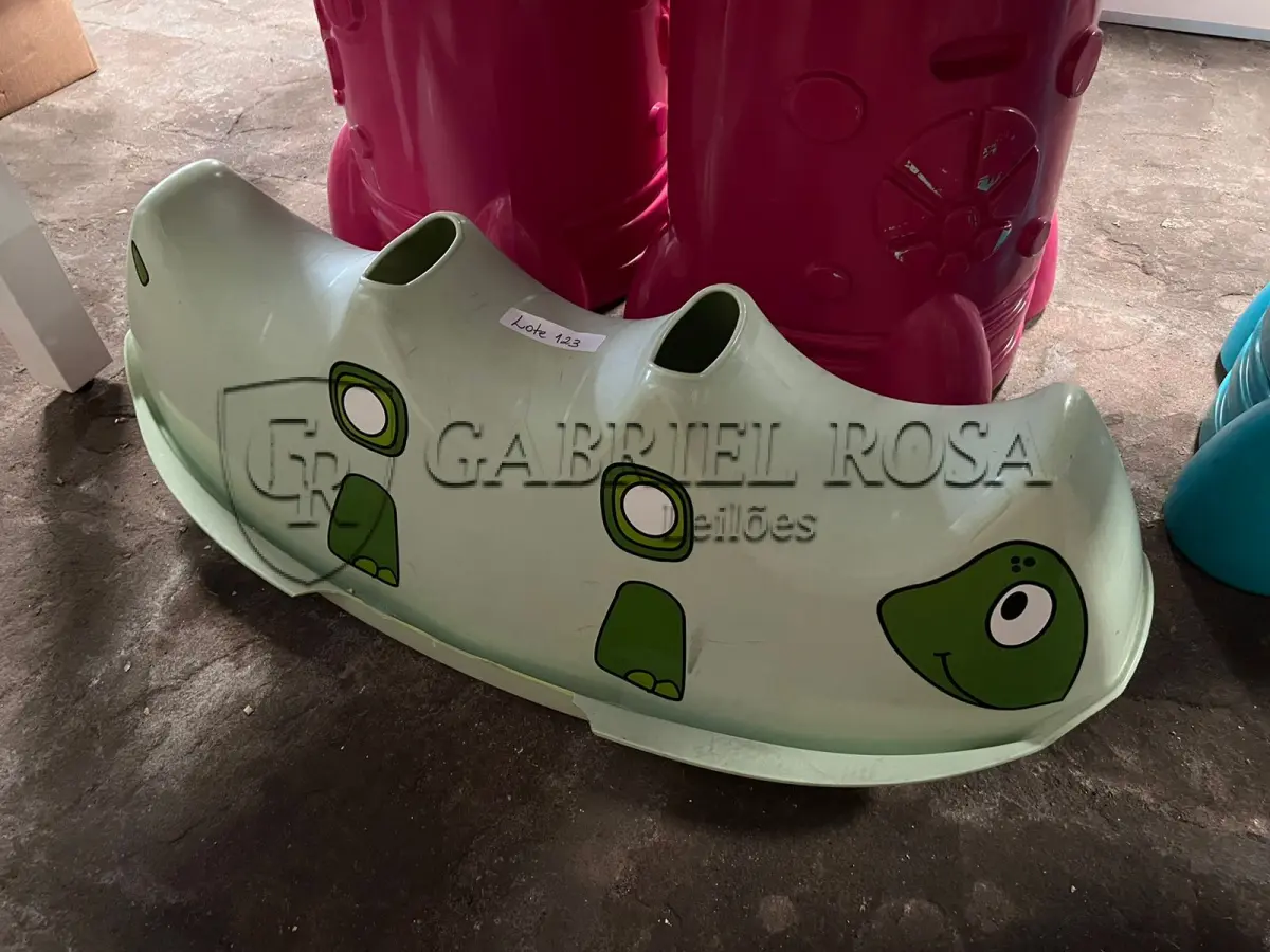 LOTE 123 - Itens infantis