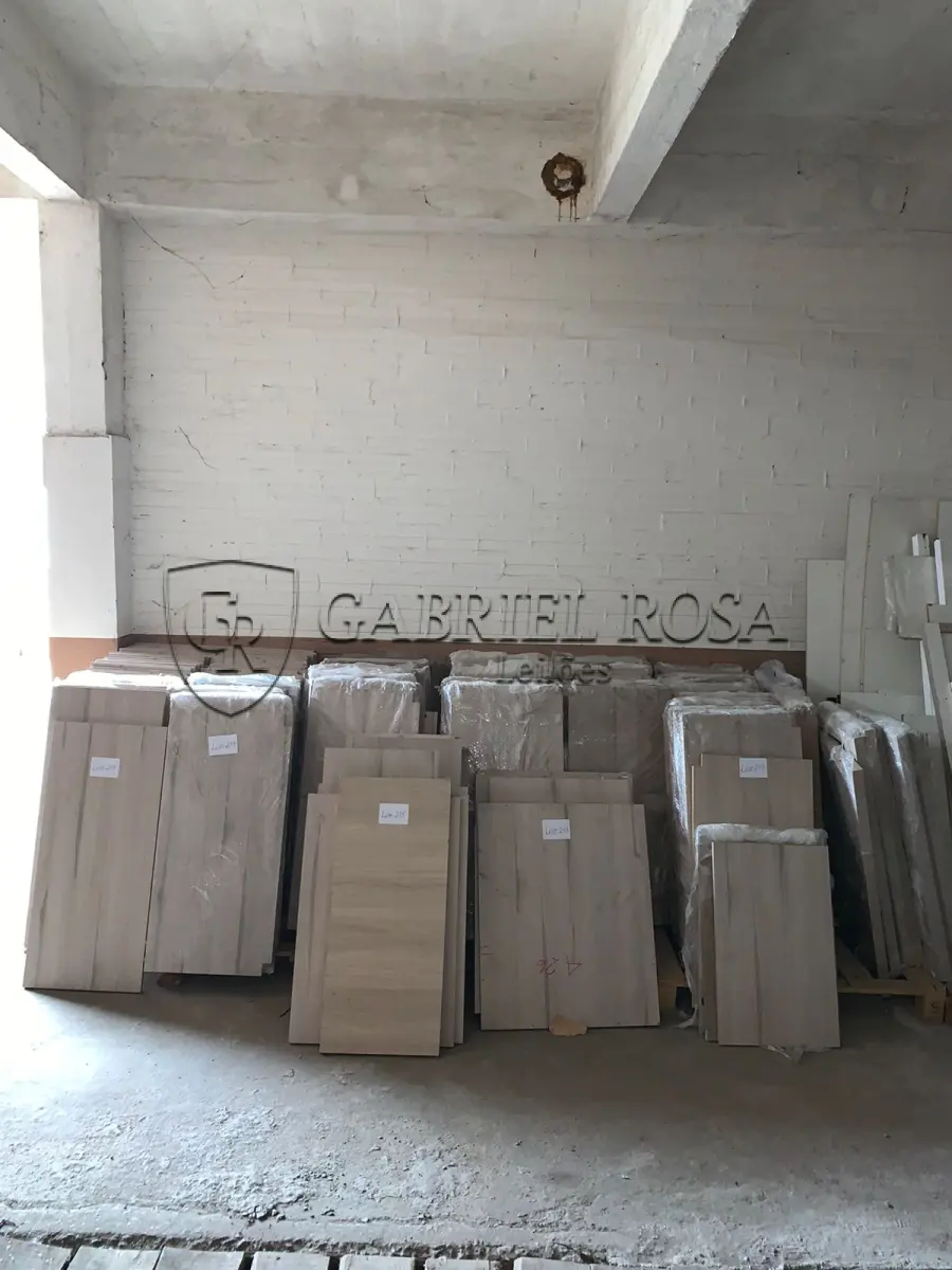 LOTE 219 - Prateleiras