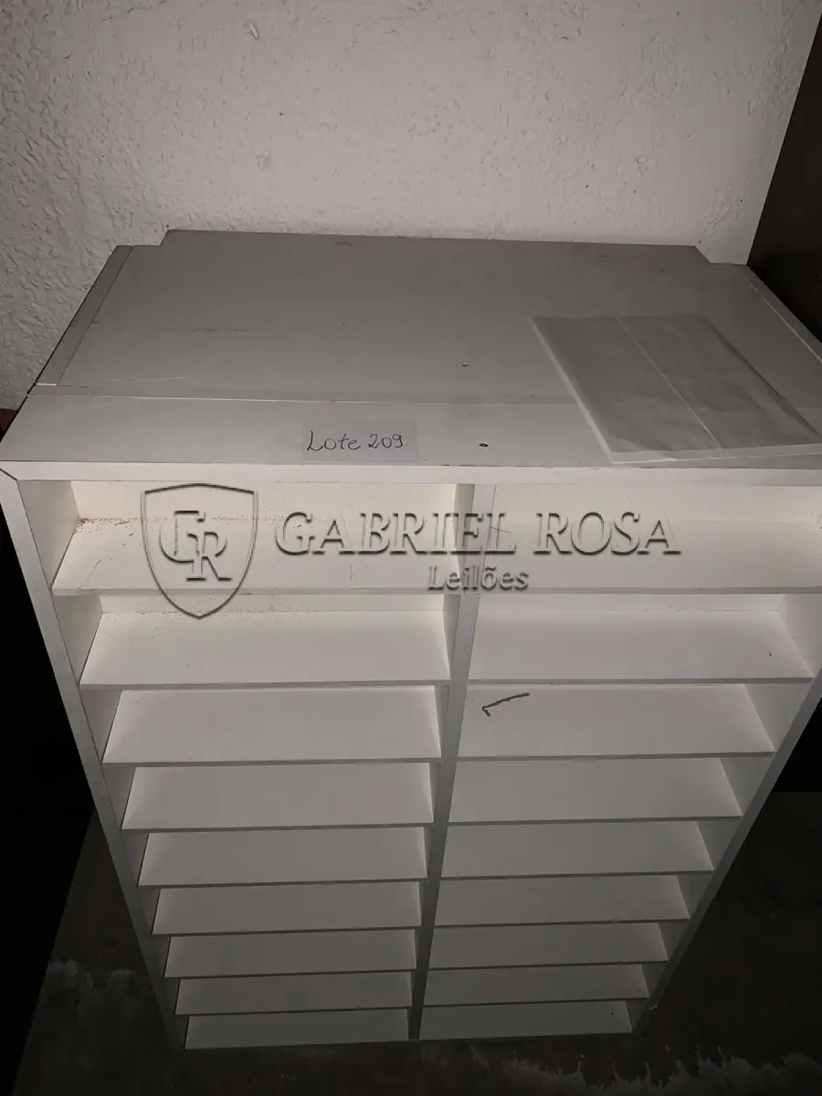 LOTE 209 - Móveis